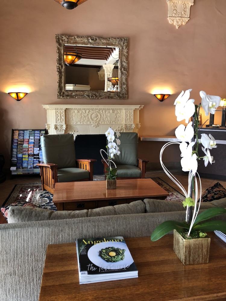 Carmel Hotel