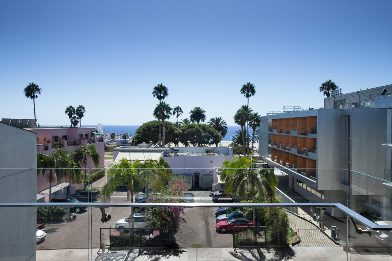 Shore Hotel 4*